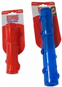 Kong Squeezz Stick (div. kleuren)
